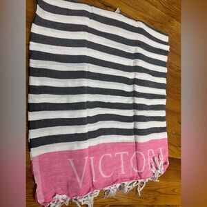 Victoria's Secret Pink and White Textured Throw